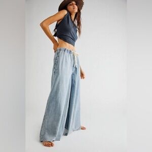FP WE THE FREE CLOVER Wide-Leg Light Blue Denim Jeans Size S NWT